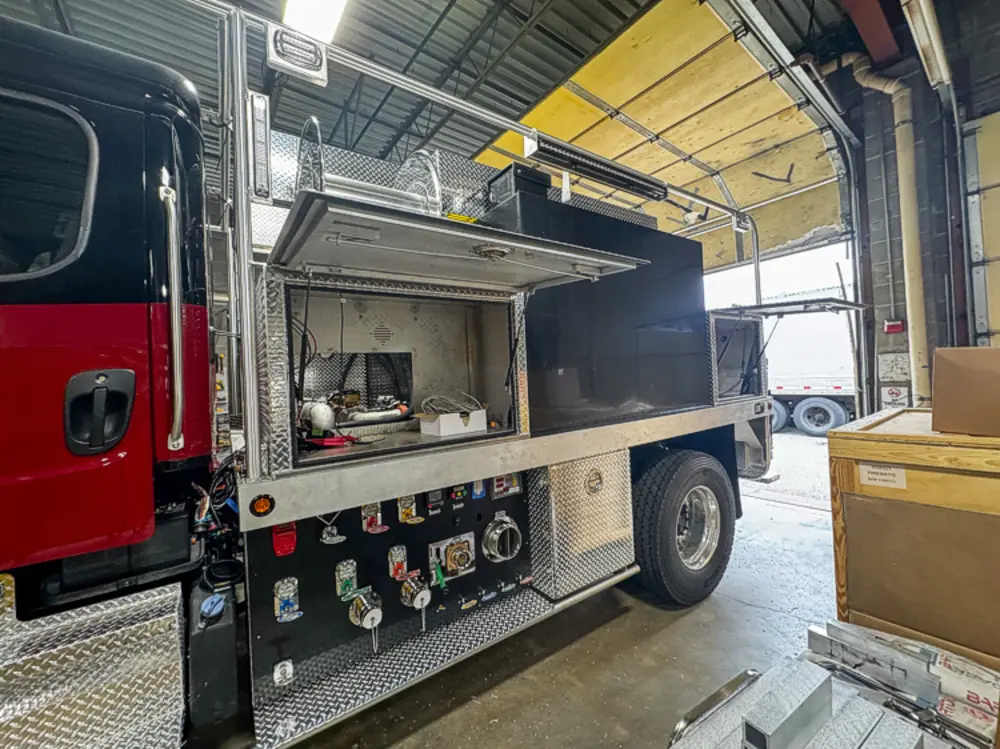 Side view of apparatus during shop assembly, photo 22 of 303.